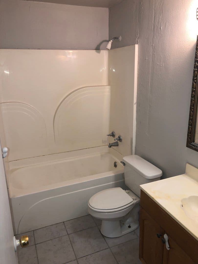 Shreveport House: 9482 Poinsettia Dr.