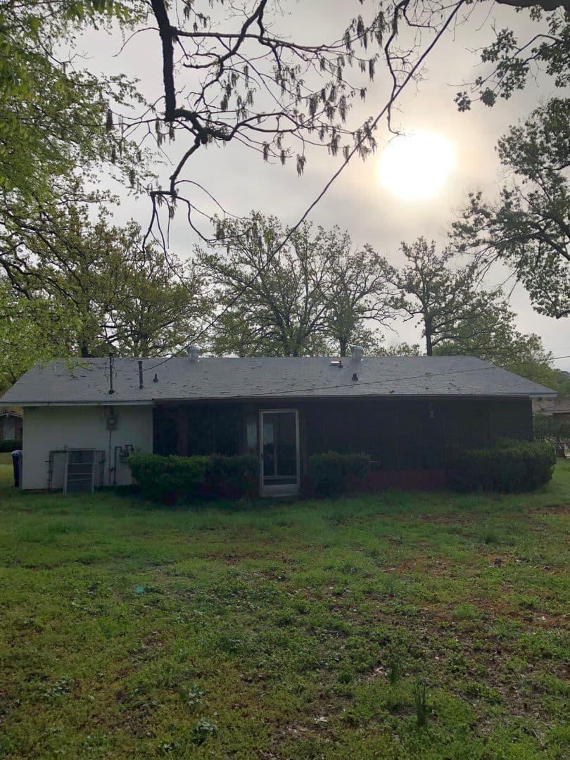 Shreveport House: 9482 Poinsettia Dr.