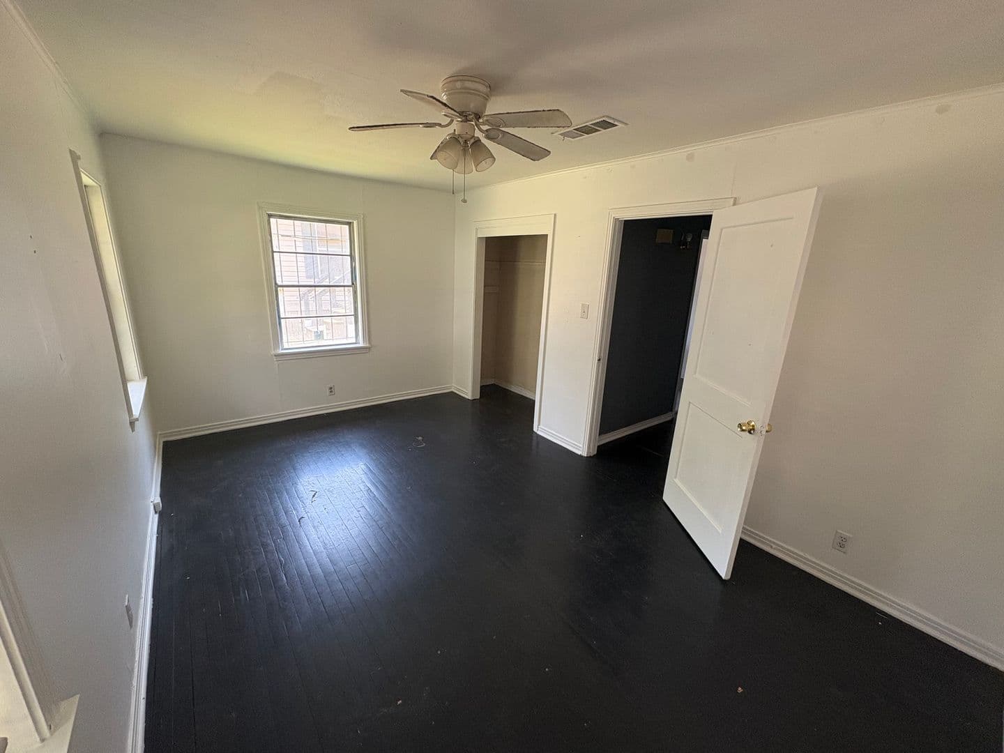 Shreveport House: 261 E. Jordan St