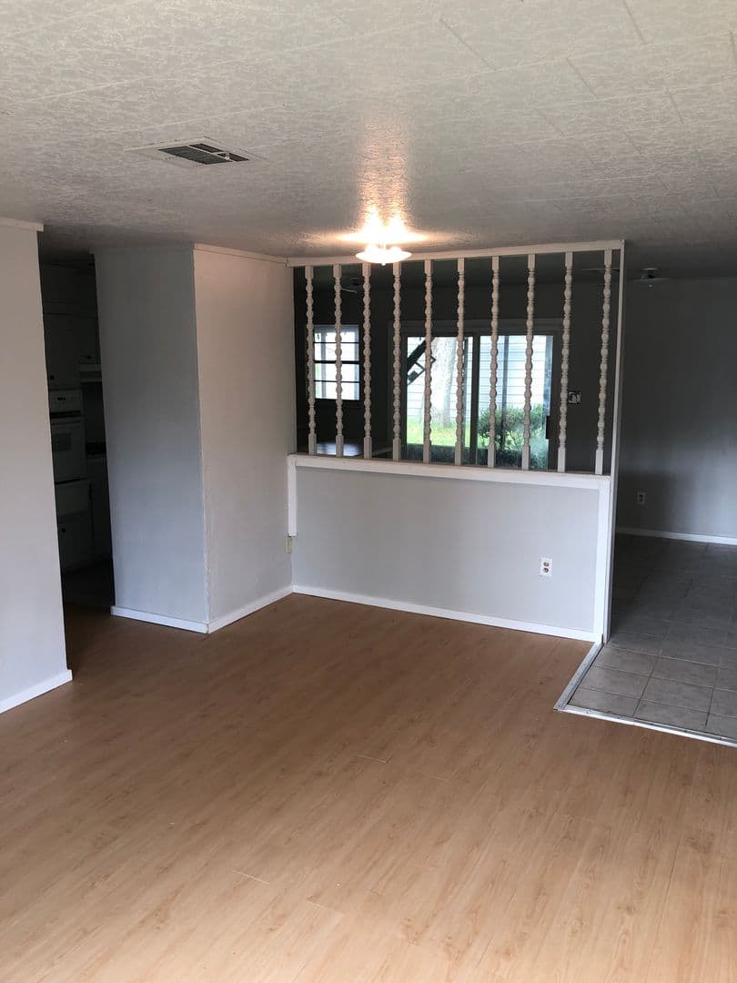 Shreveport House: 9482 Poinsettia Dr.