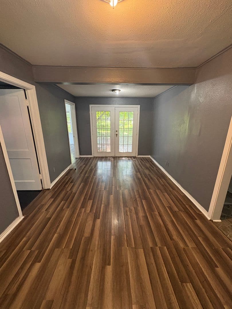 Shreveport House: 261 E. Jordan St