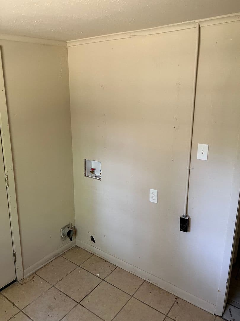 Shreveport House: 261 E. Jordan St