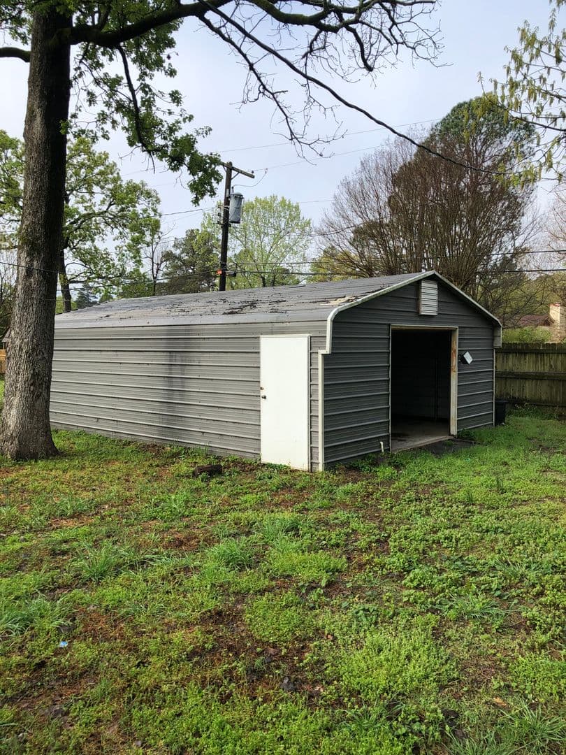 Shreveport House: 9482 Poinsettia Dr.