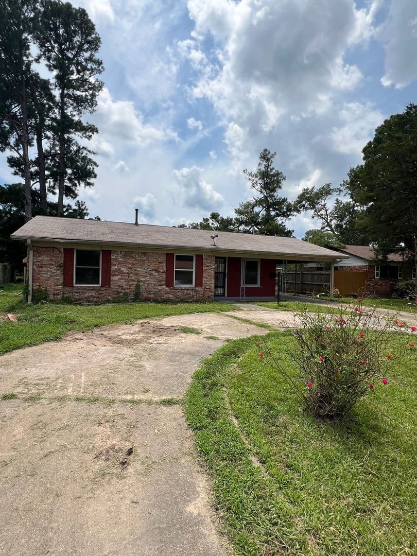 Shreveport House: 3229 Valley View Dr