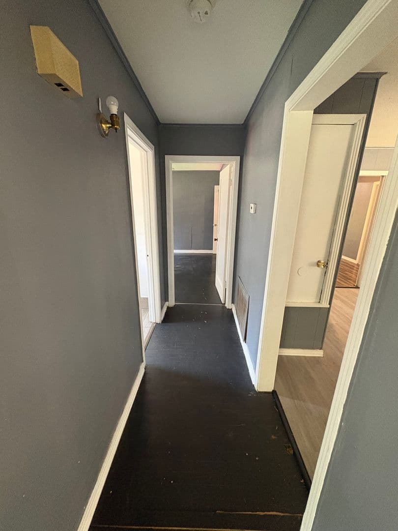 Shreveport House: 261 E. Jordan St
