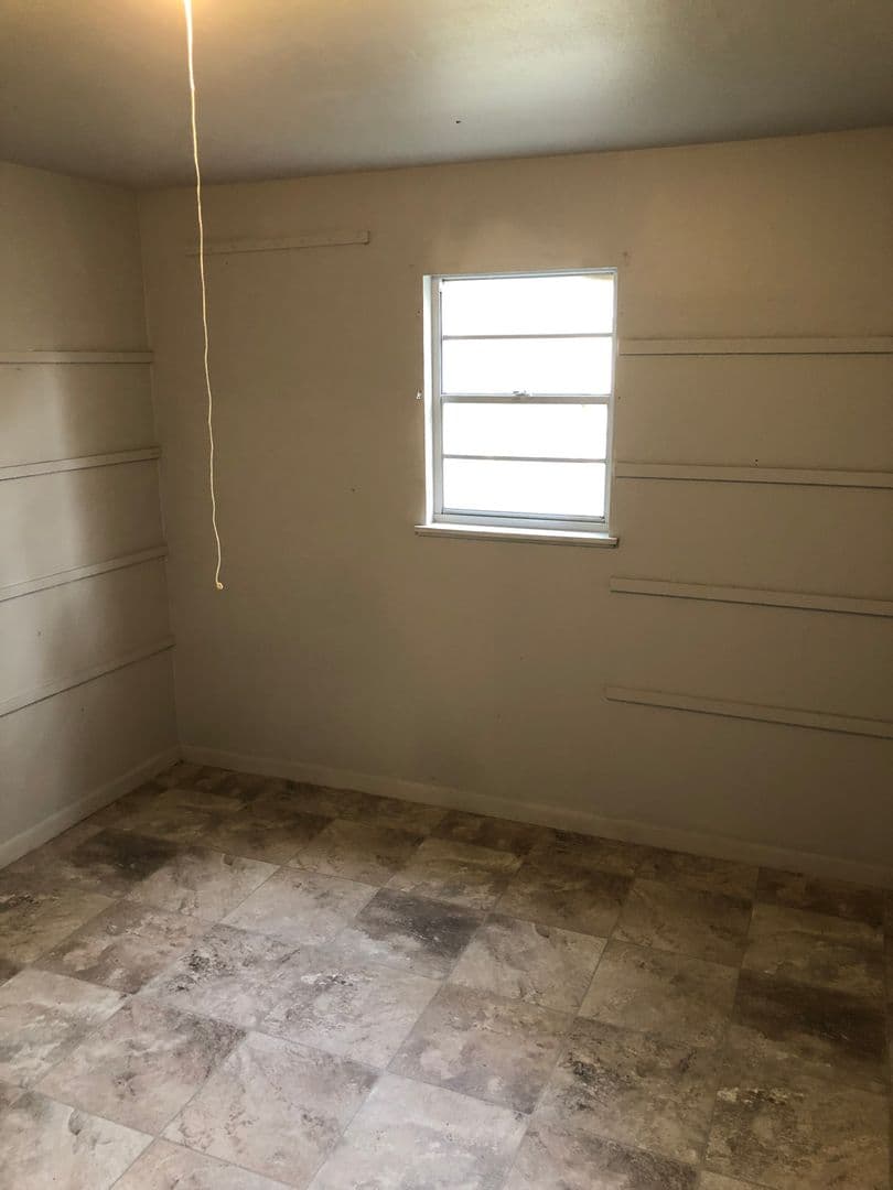 Shreveport House: 9482 Poinsettia Dr.