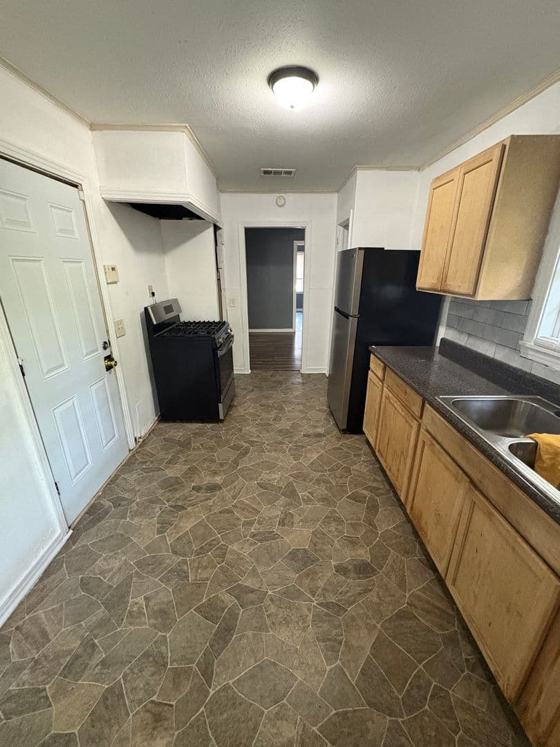 Shreveport House: 261 E. Jordan St