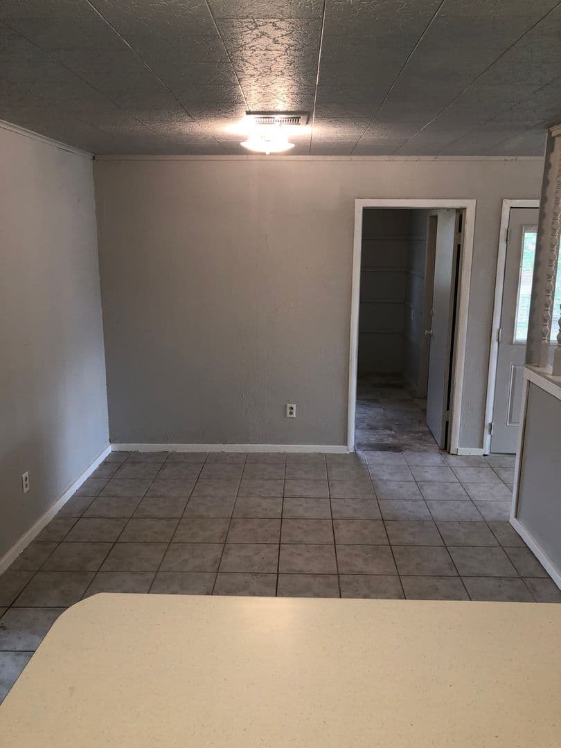 Shreveport House: 9482 Poinsettia Dr.