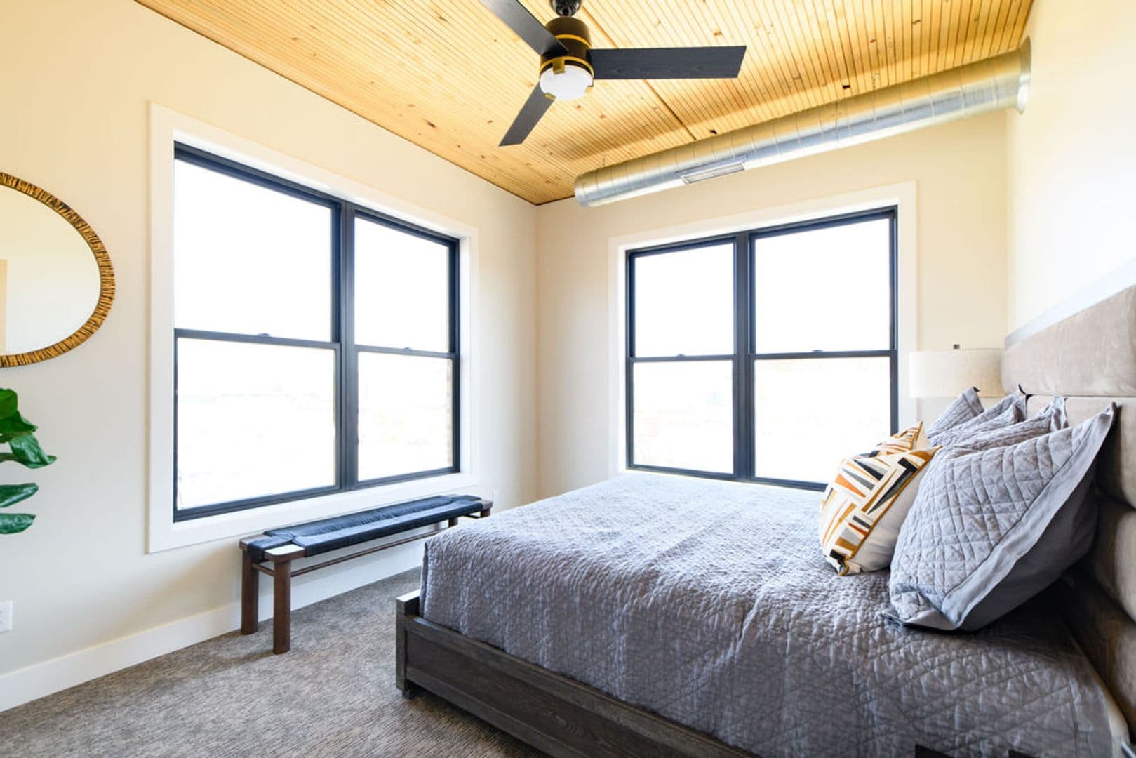 Sioux Falls Apartment: 440 E 8th St