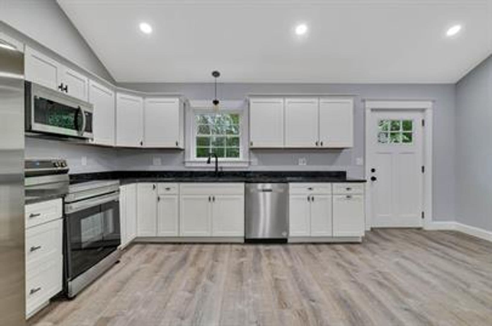 Bradley Apartment: 13 Pine Street