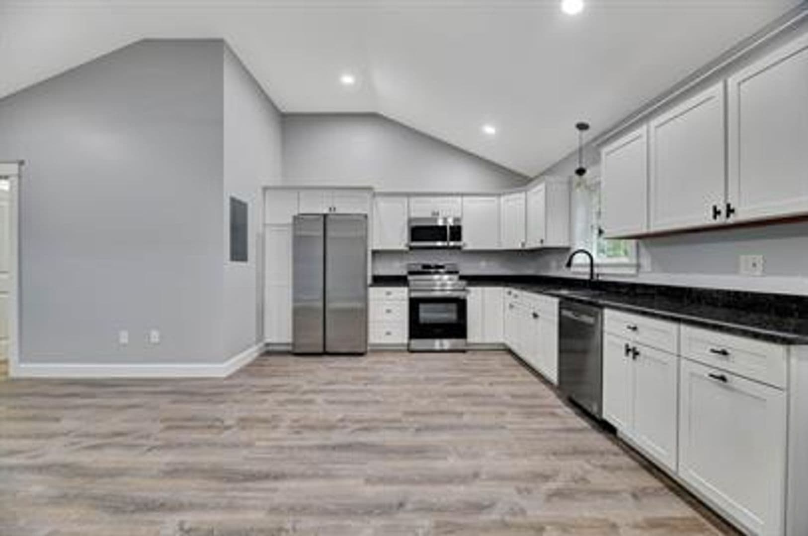 Bradley Apartment: 13 Pine Street