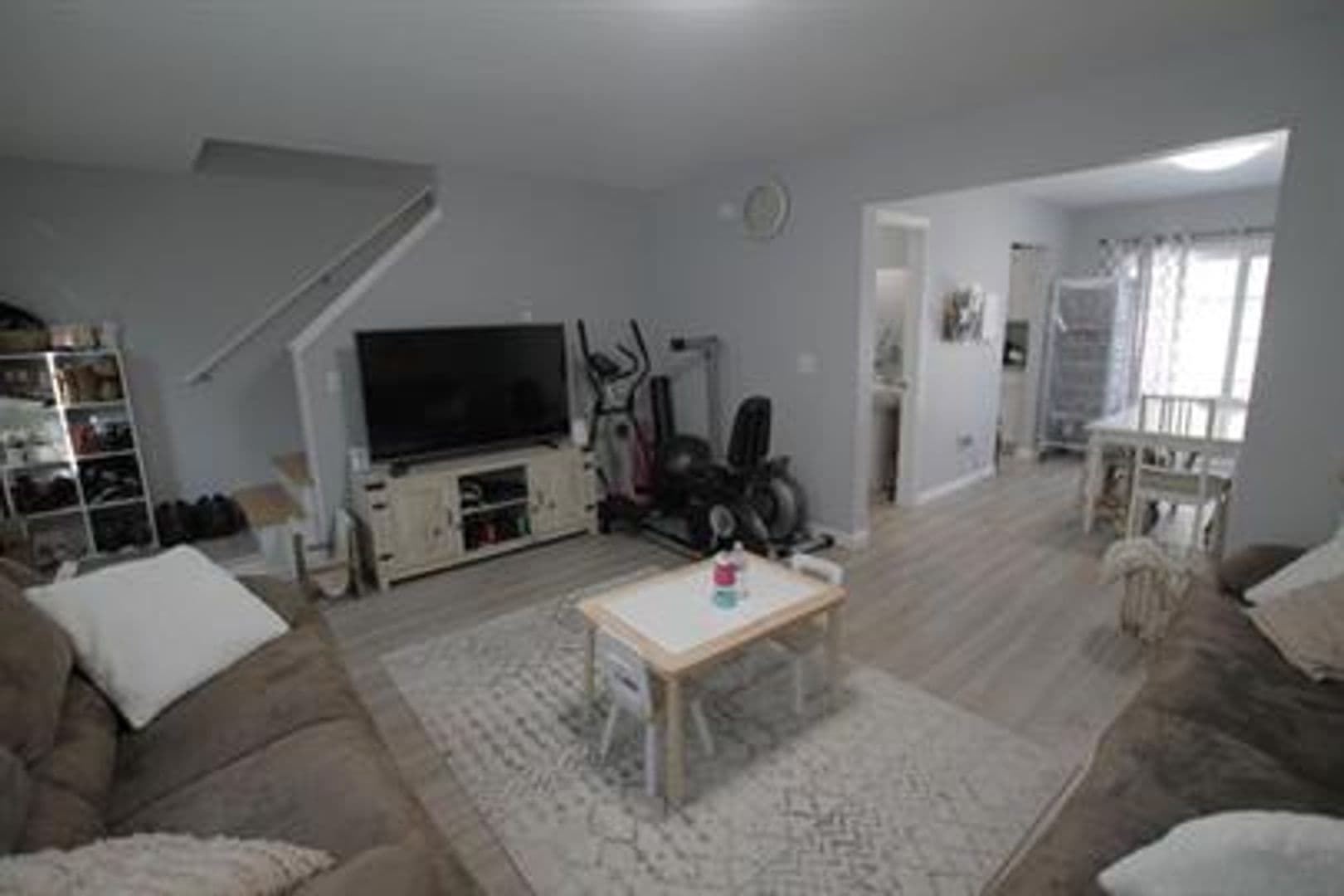 Old Town Apartment: 614 Main St