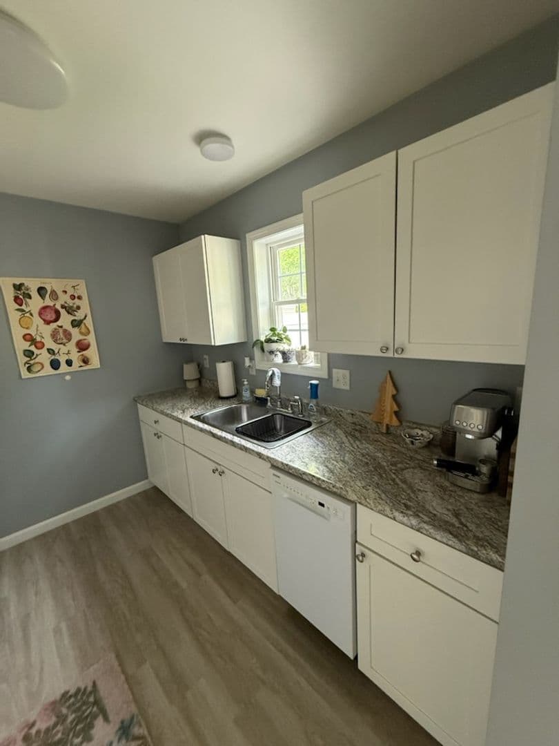 Old Town Apartment: 614 Main St