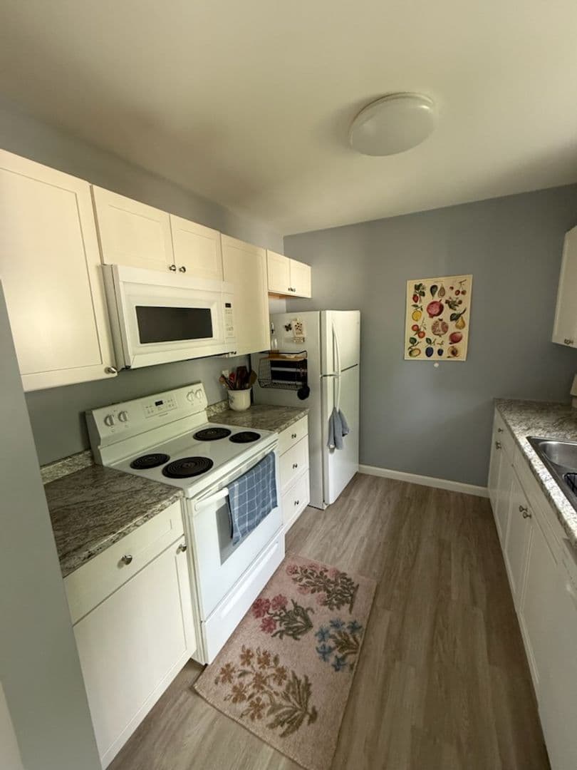 Old Town Apartment: 614 Main St