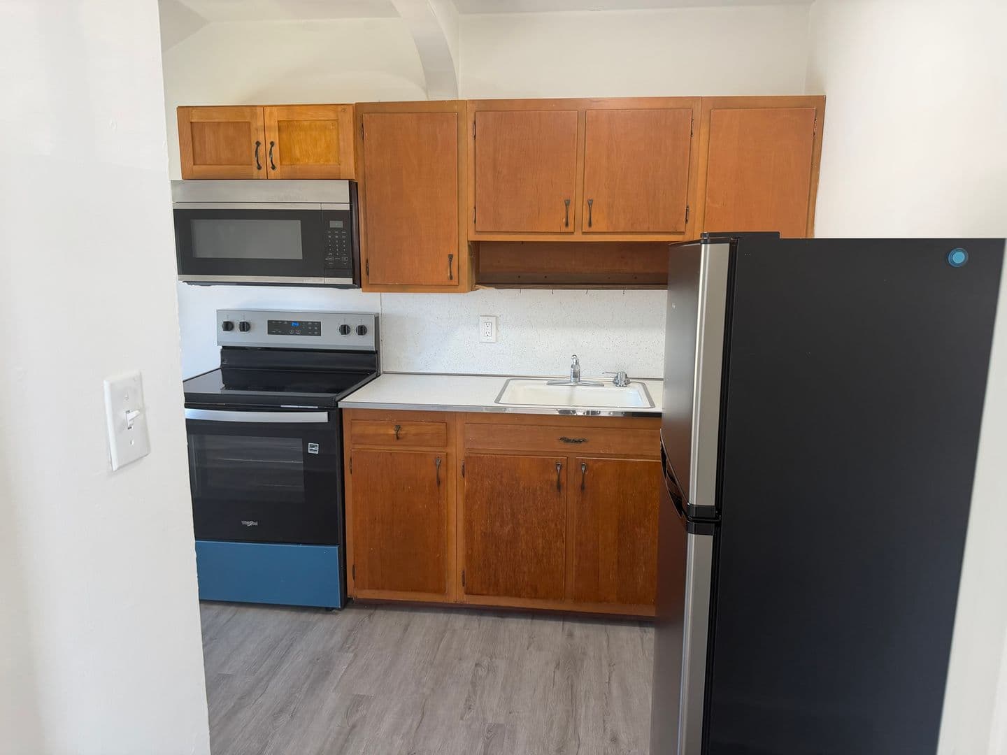 Elmer Apartment: 88 Chestnut St