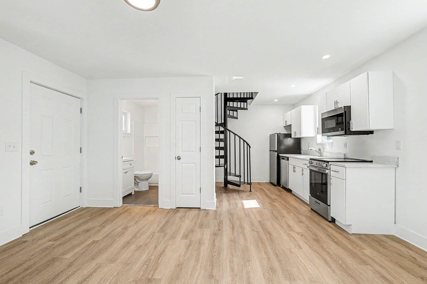 Galloway Apartment: 201 E White Horse Pike