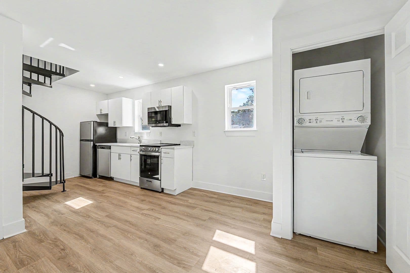 Galloway Apartment: 201 E White Horse Pike