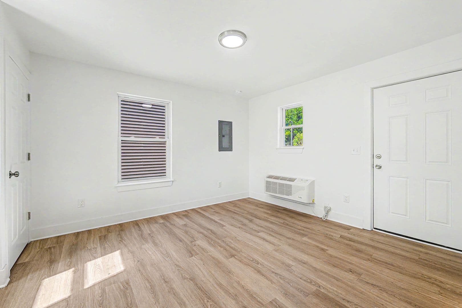 Galloway Apartment: 201 E White Horse Pike