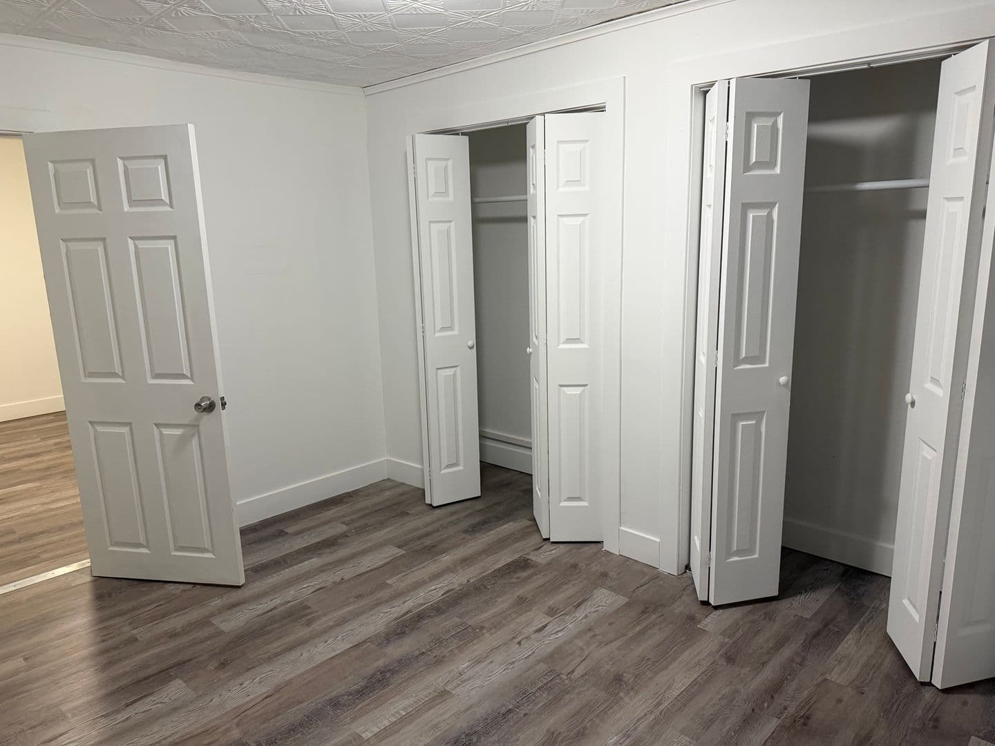 Harrison Apartment: 317 Warren St