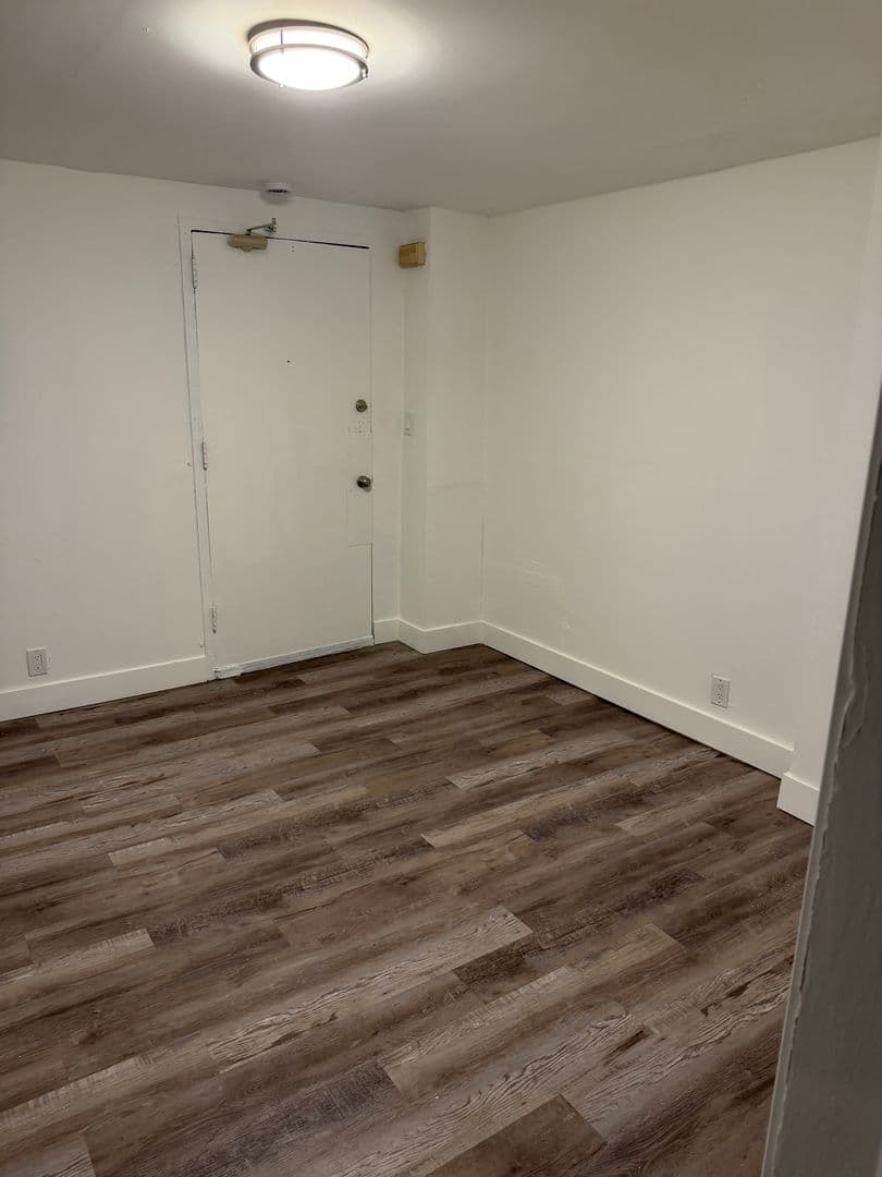 Harrison Apartment: 317 Warren St