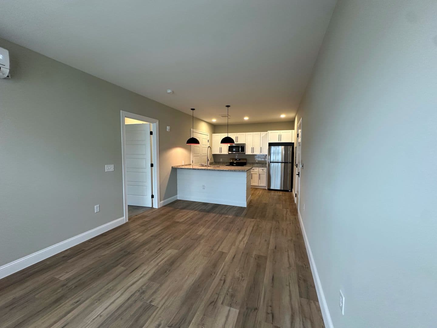 Waterford Apartment: 394 Willetts Avenue