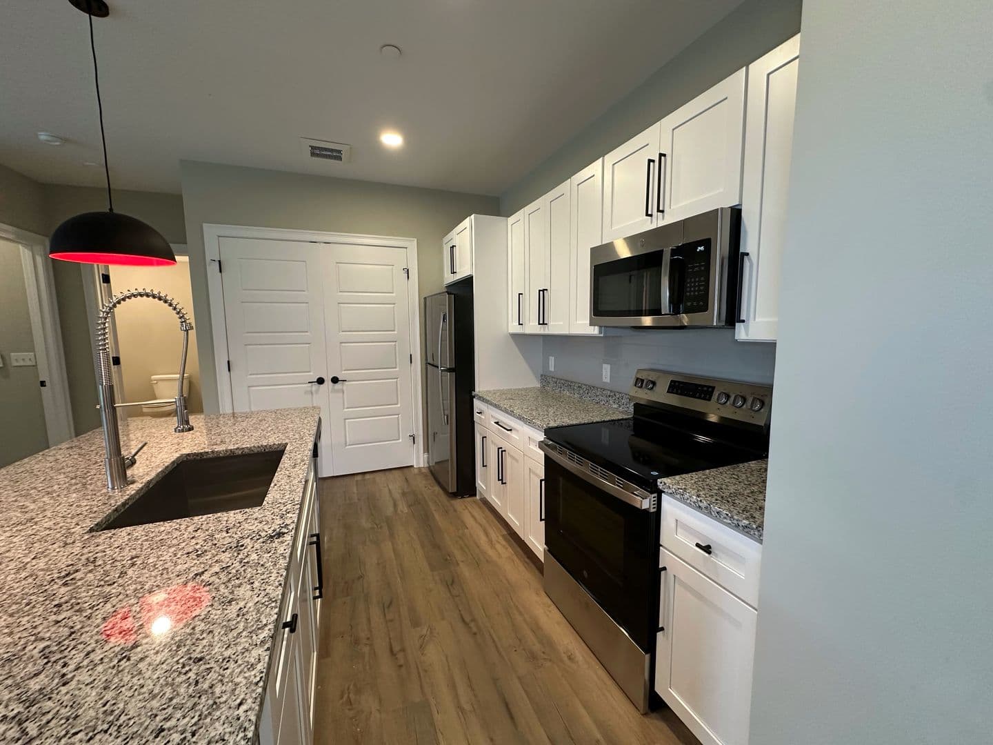 Waterford Apartment: 394 Willetts Avenue