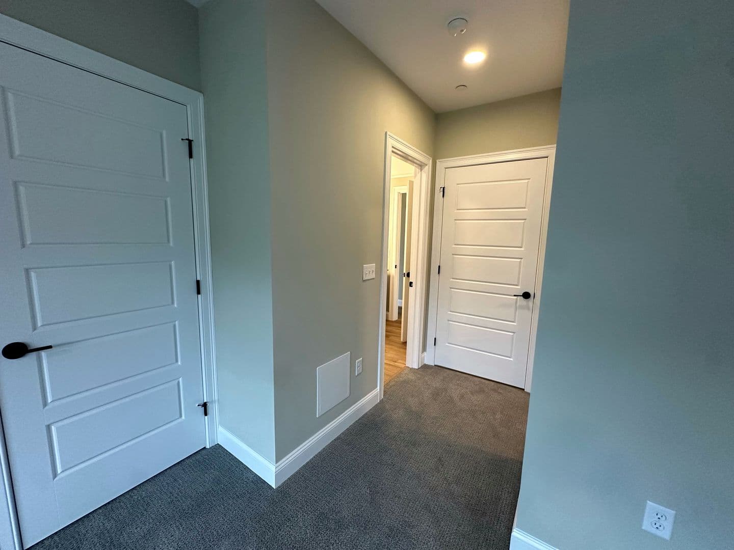 Waterford Apartment: 394 Willetts Avenue