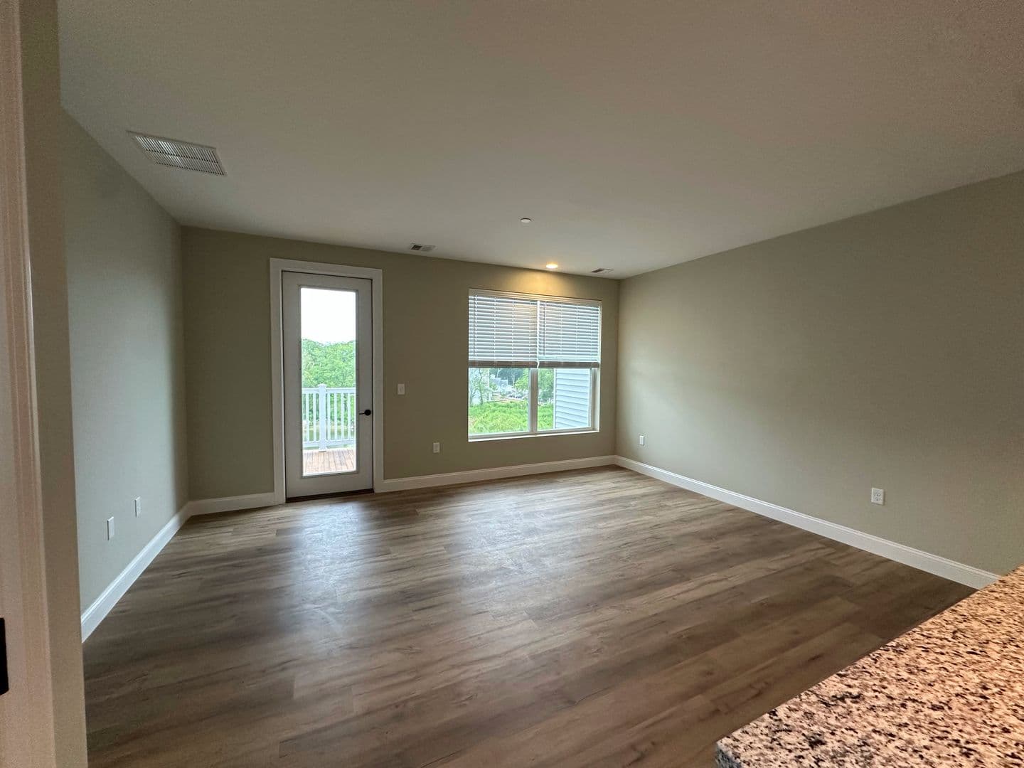 Waterford Apartment: 394 Willetts Avenue