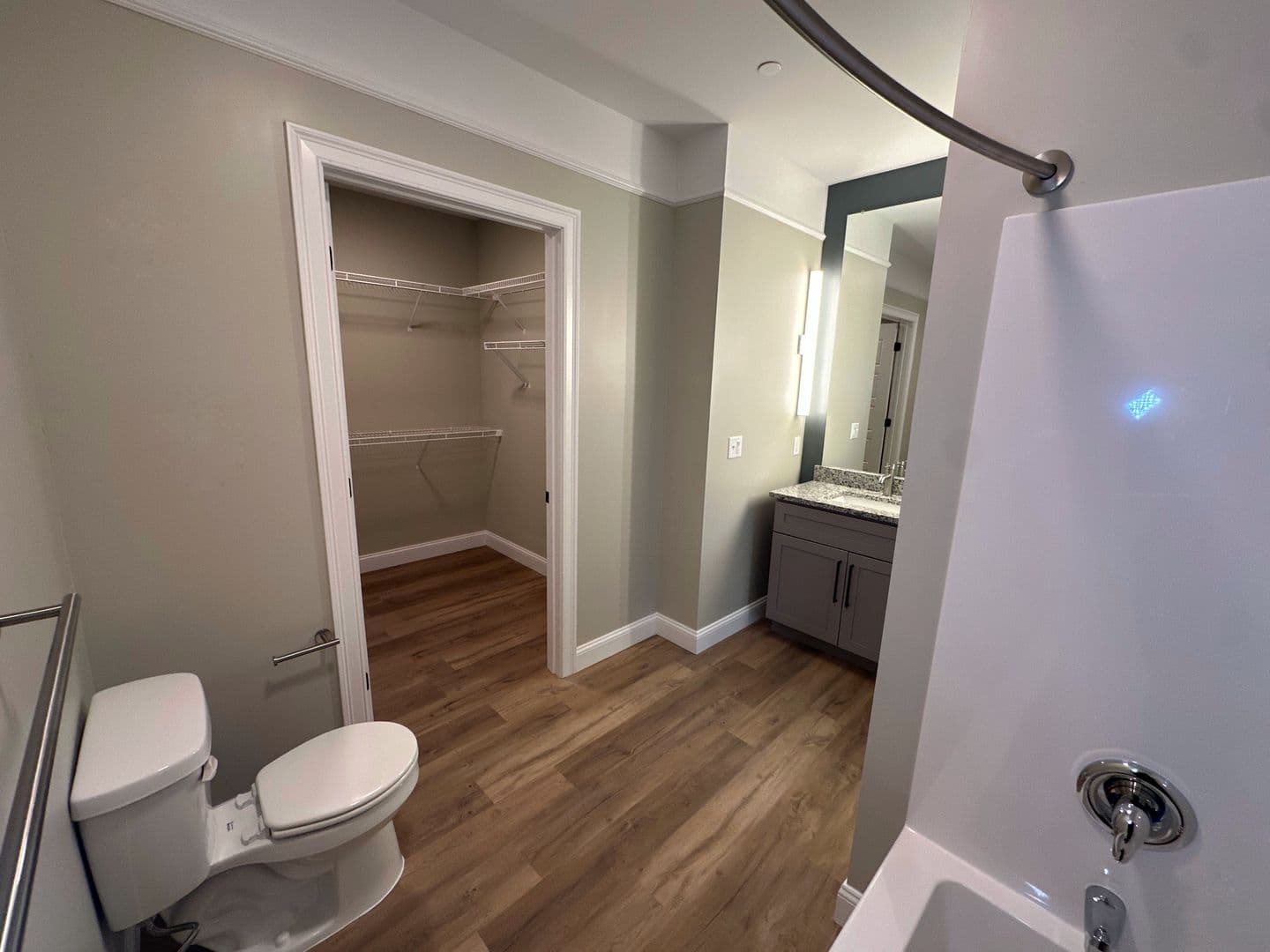 Waterford Apartment: 394 Willetts Avenue