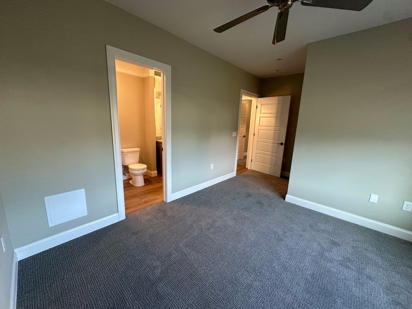 Waterford Apartment: 394 Willetts Avenue