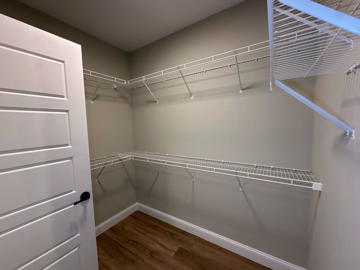 Waterford Apartment: 394 Willetts Avenue