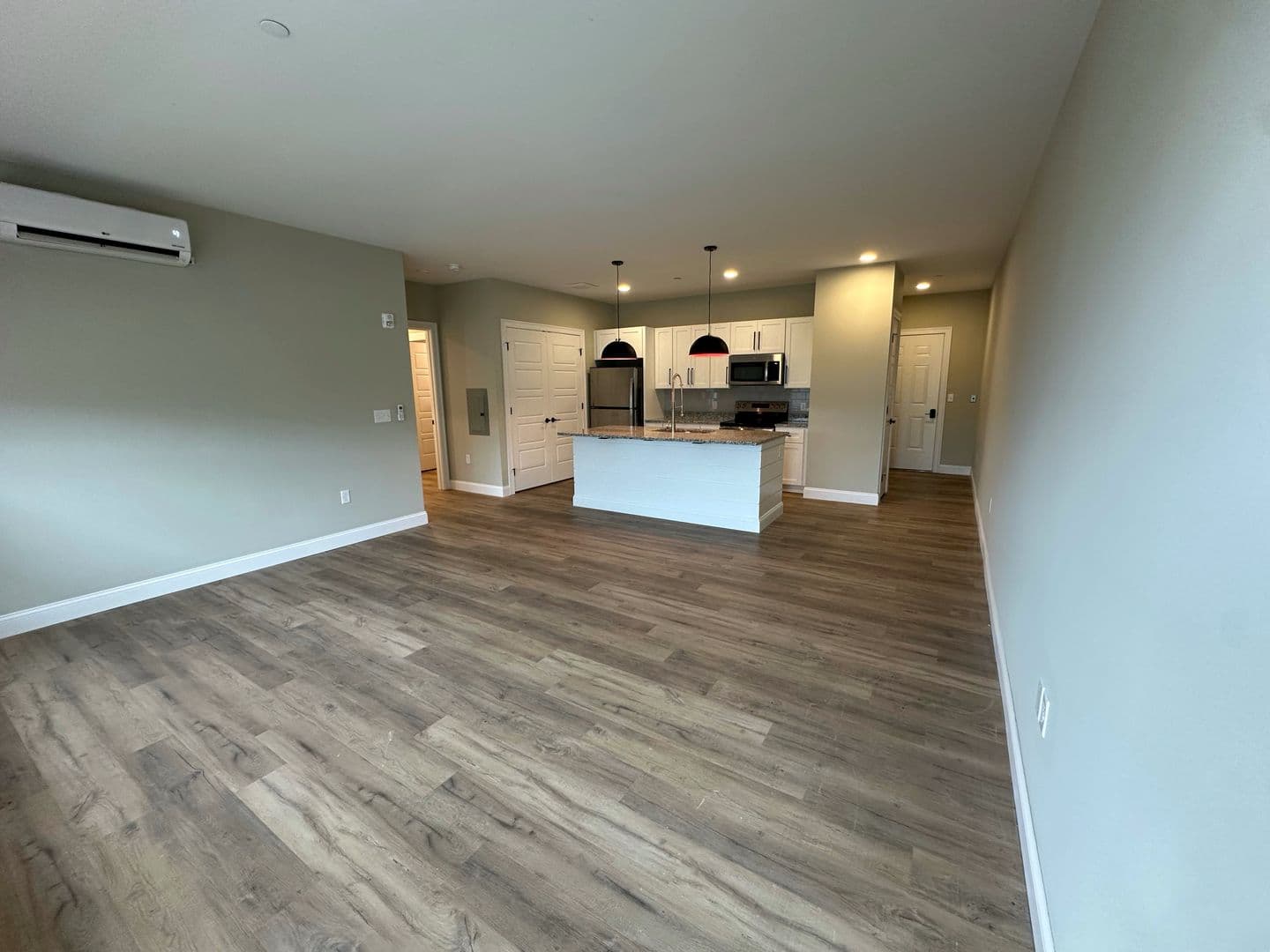 Waterford Apartment: 394 Willetts Avenue
