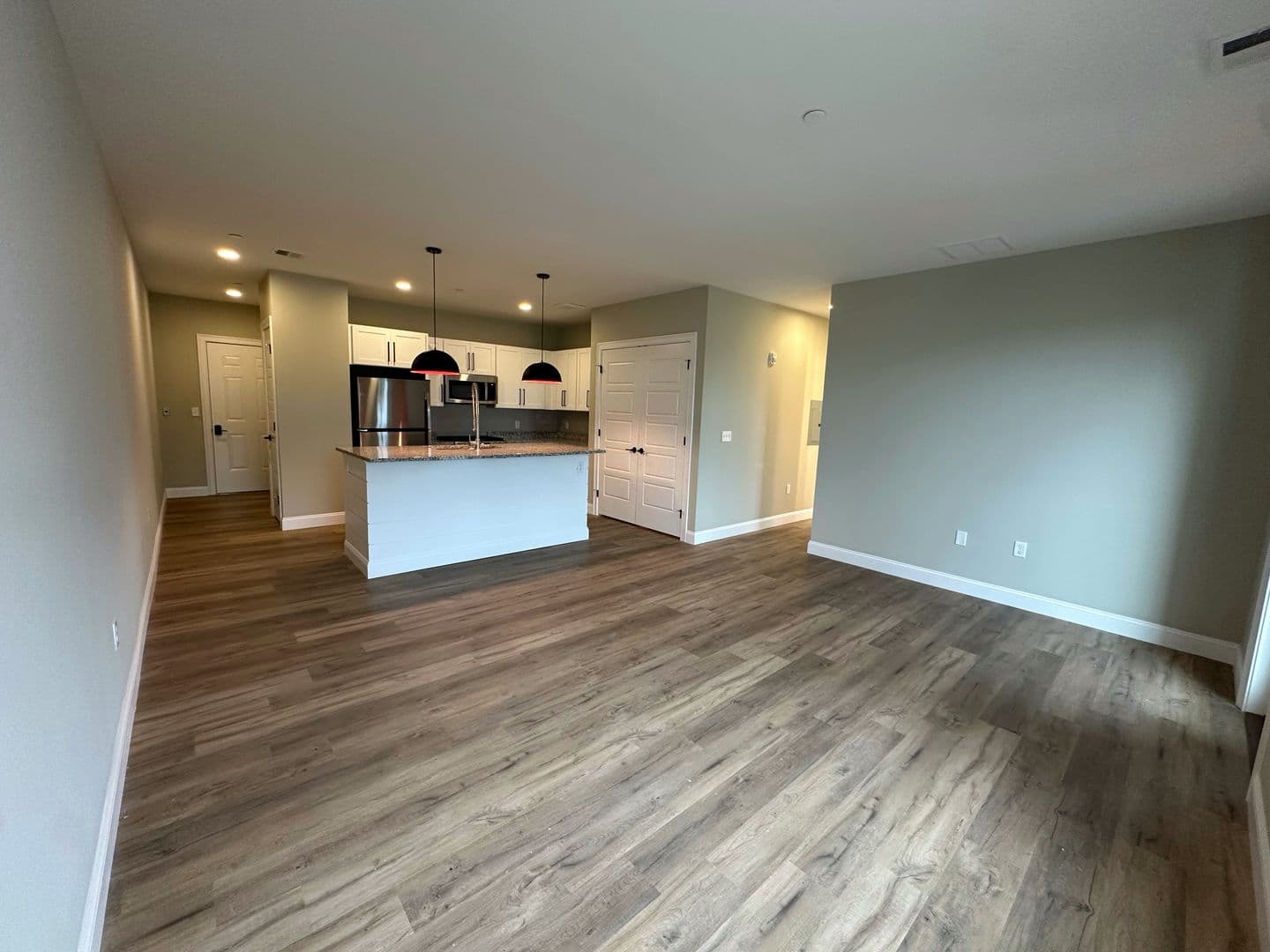 Waterford Apartment: 394 Willetts Avenue