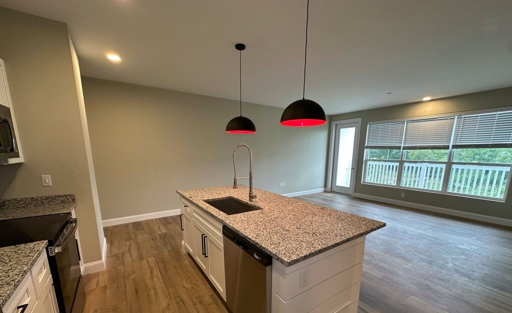 Waterford Apartment: 394 Willetts Avenue