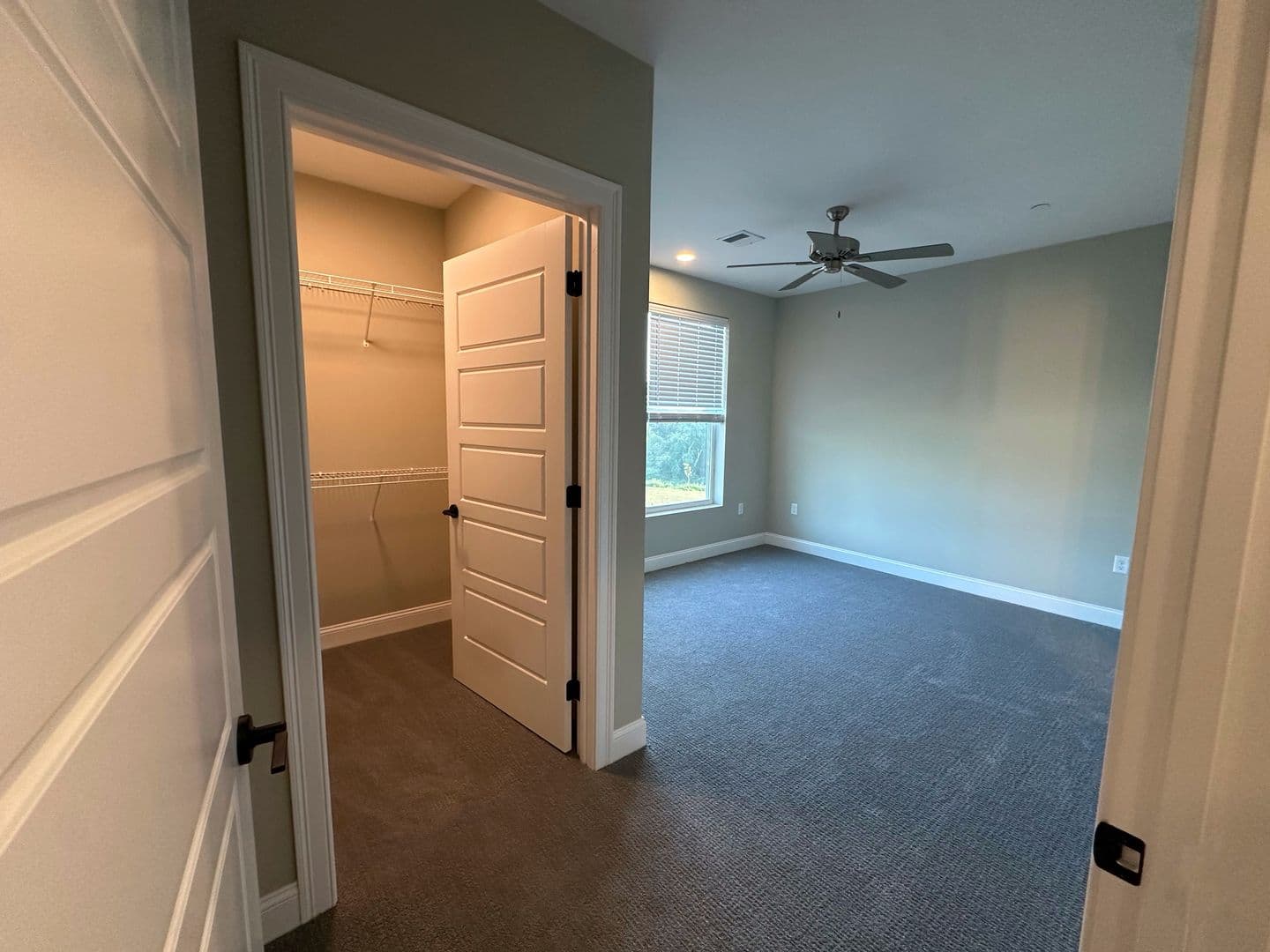 Waterford Apartment: 394 Willetts Avenue