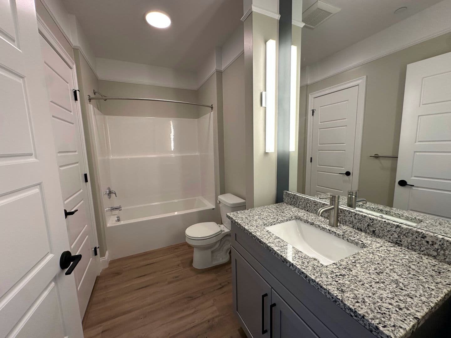 Waterford Apartment: 394 Willetts Avenue
