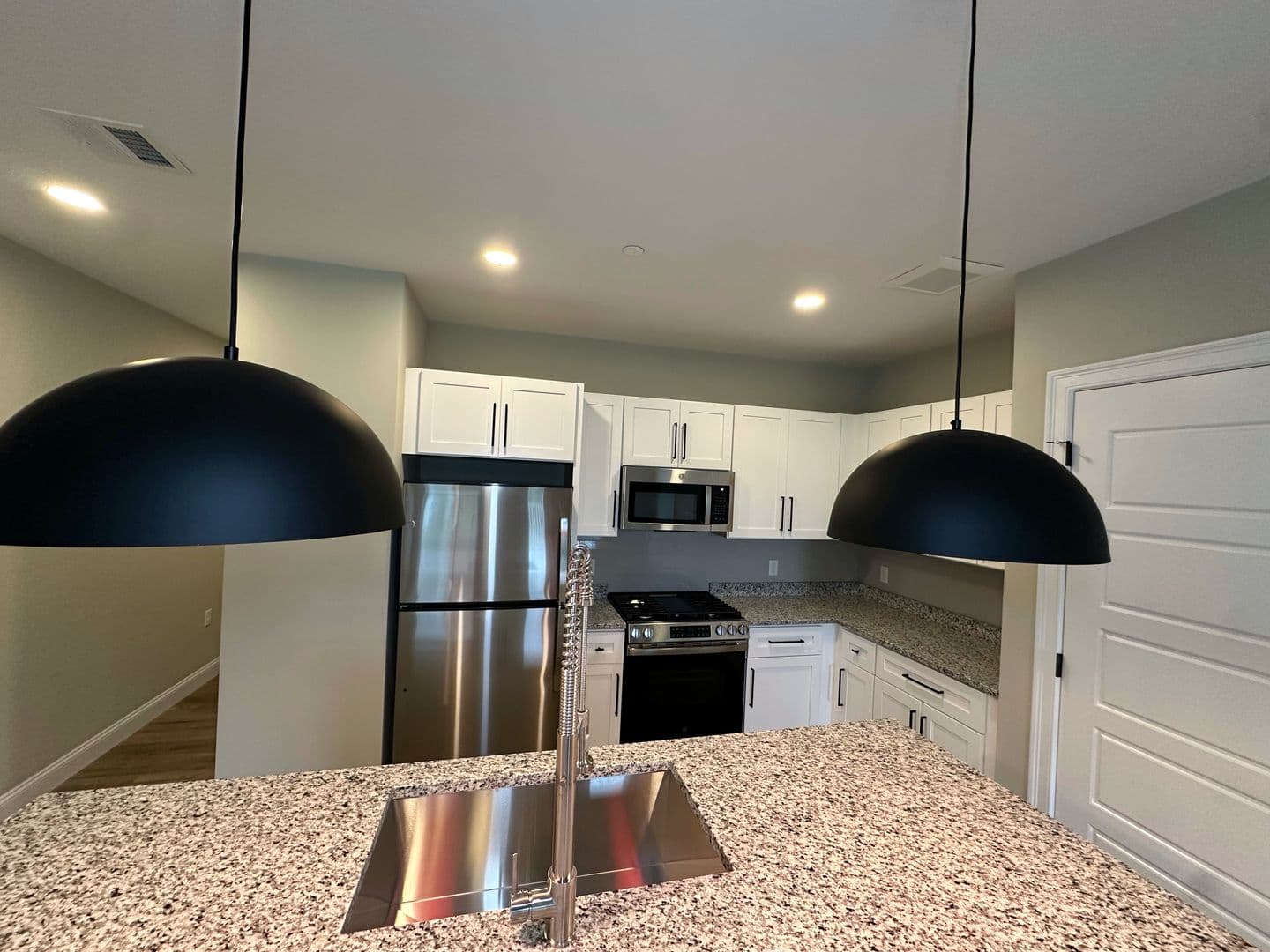 Waterford Apartment: 394 Willetts Avenue