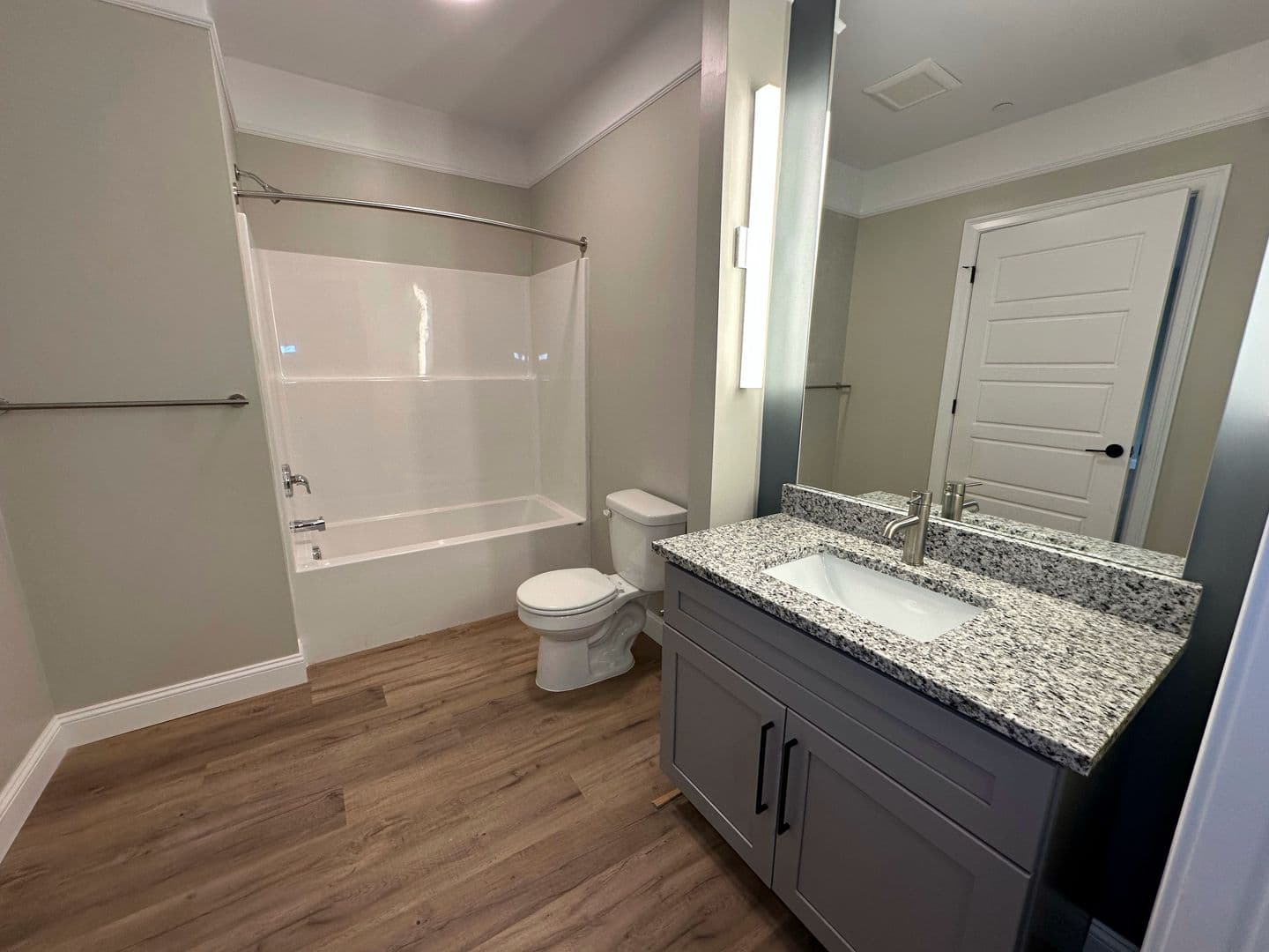 Waterford Apartment: 394 Willetts Avenue