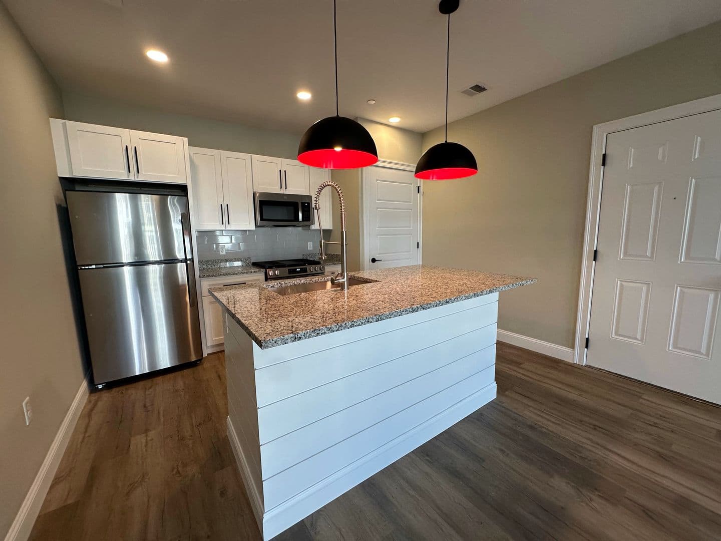 Waterford Apartment: 394 Willetts Avenue