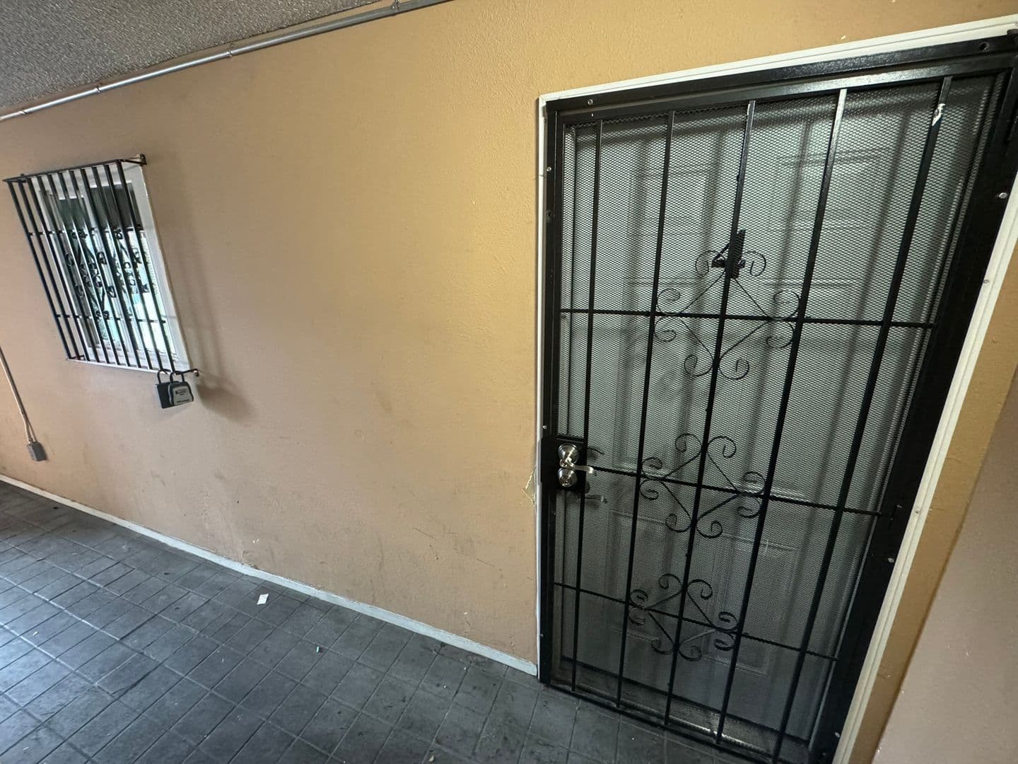 Las Vegas Apartment: 3520 Cambridge St.