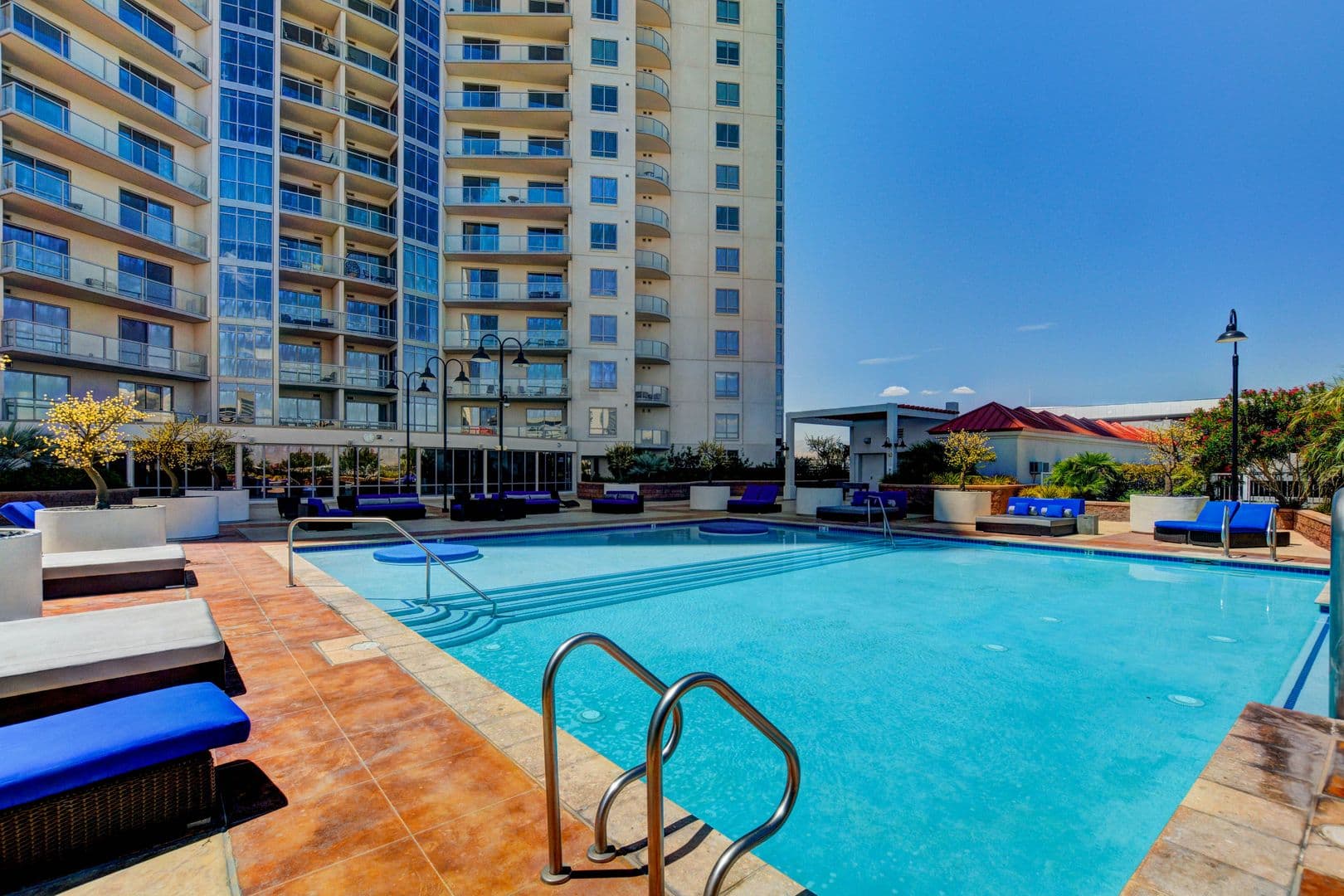 Las Vegas House: 200 W Sahara Ave. #811