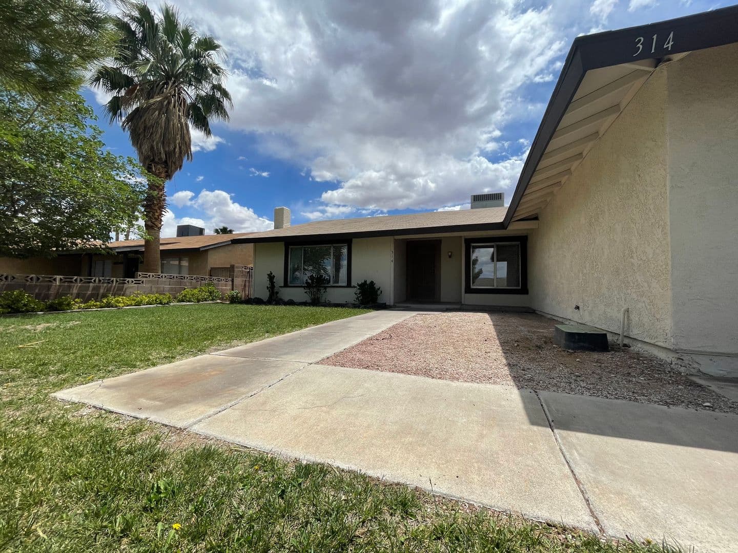 Henderson House: 314 Tamarack Dr