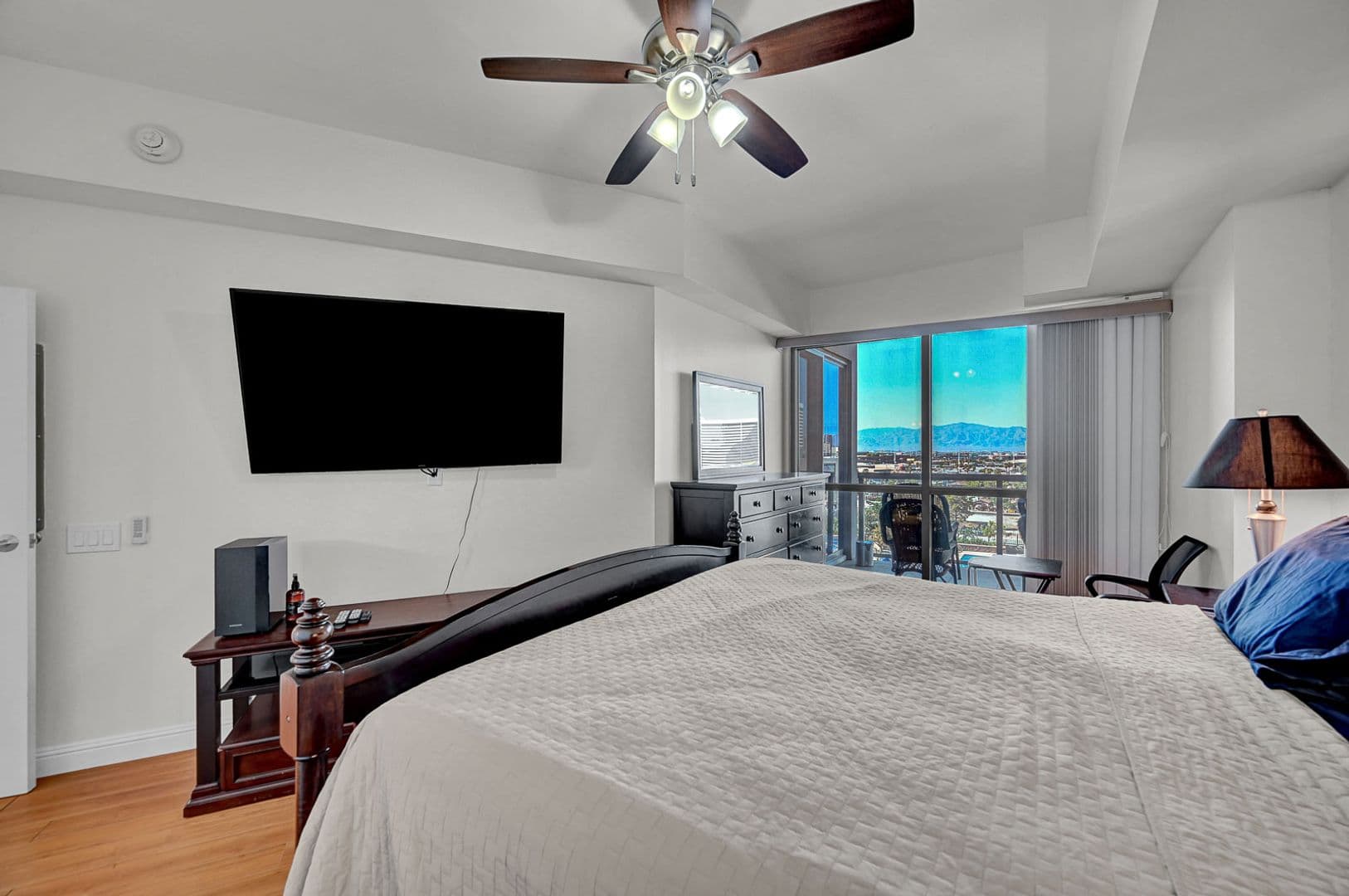 Las Vegas House: 200 W Sahara Ave. #811