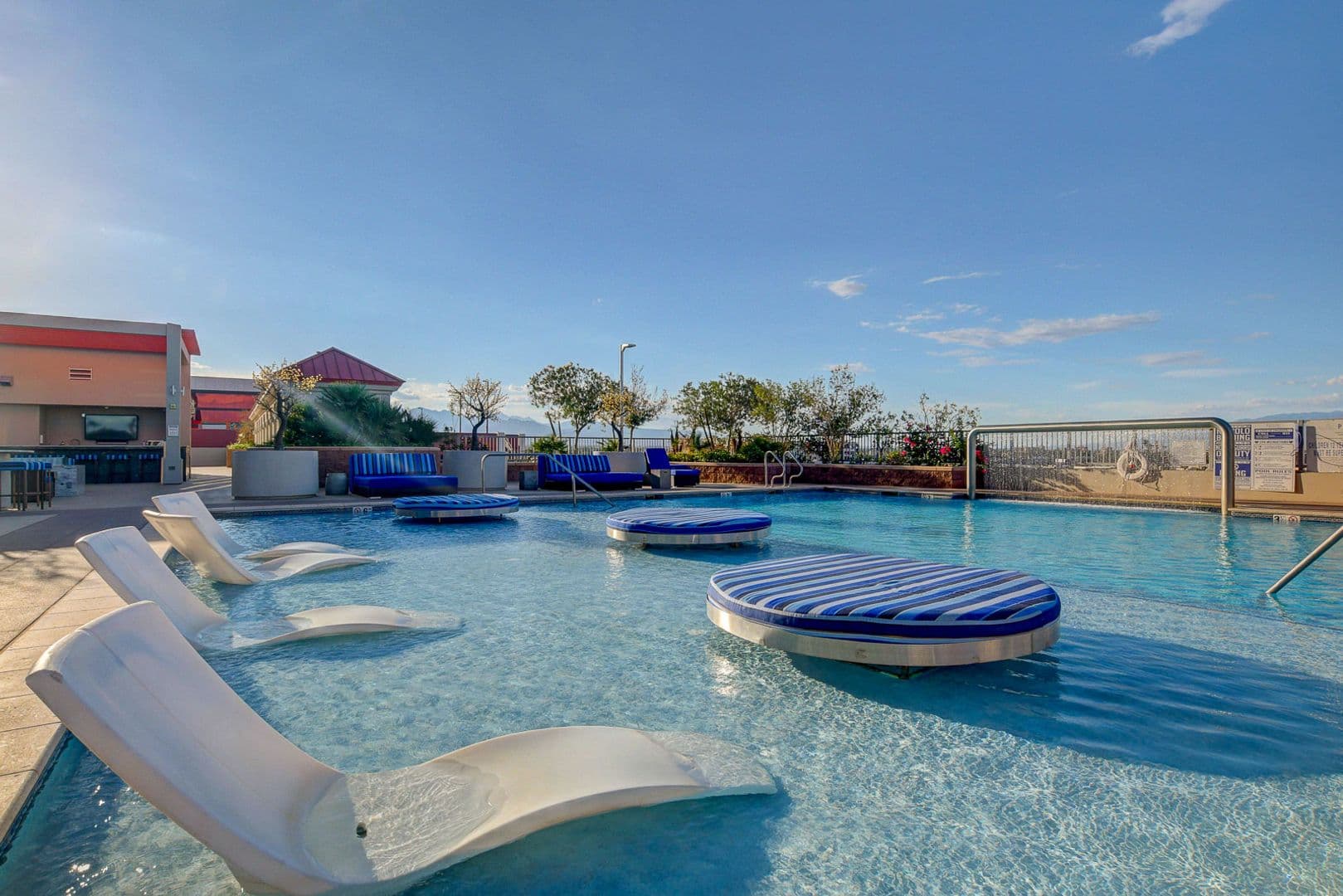 Las Vegas House: 200 W Sahara Ave. #811