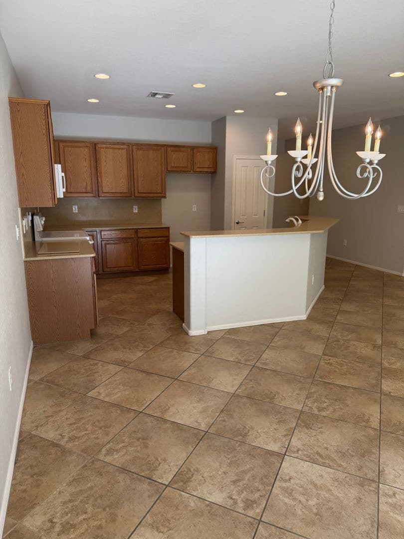 Henderson House: 2503 Erastus Dr.