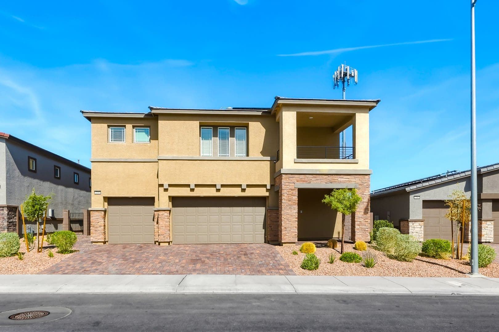 Henderson House: 290 Robson Ridge Lane