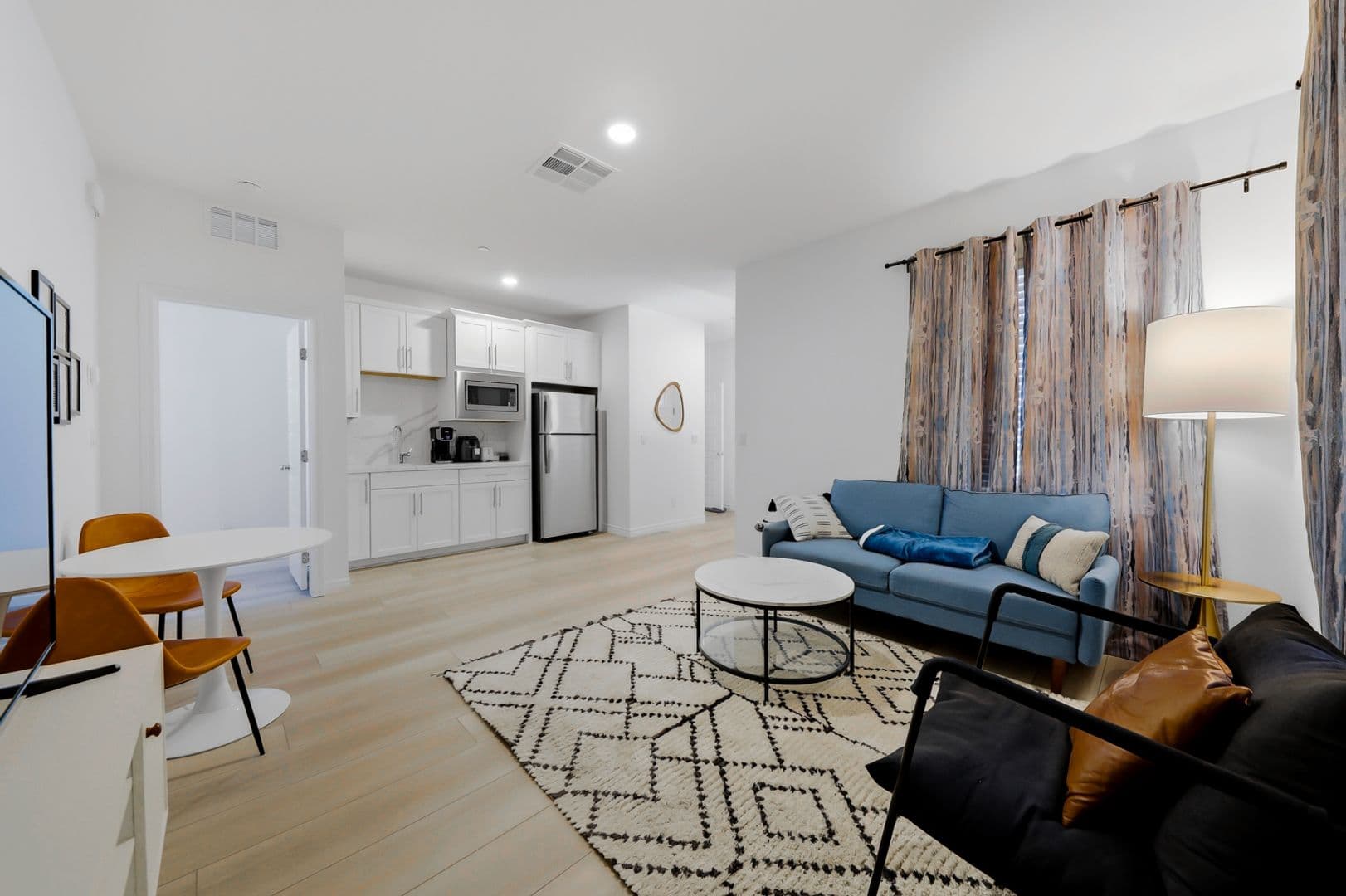 Henderson House: 290 Robson Ridge Lane
