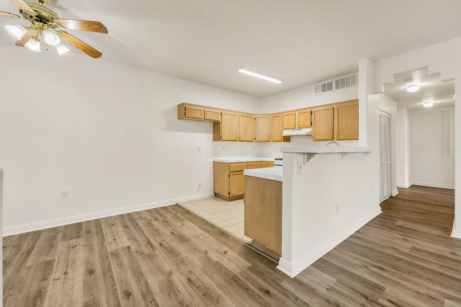 Las Vegas Condo: 2110 Los Feliz St #1044
