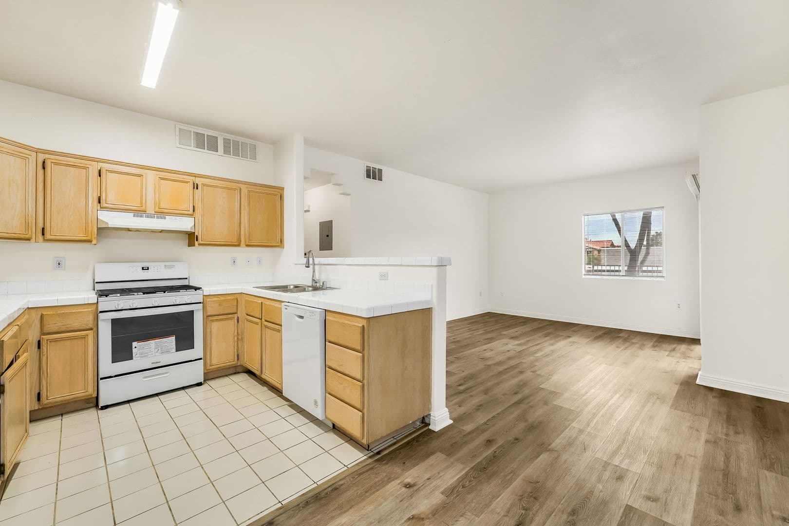 Las Vegas Condo: 2110 Los Feliz St #1044