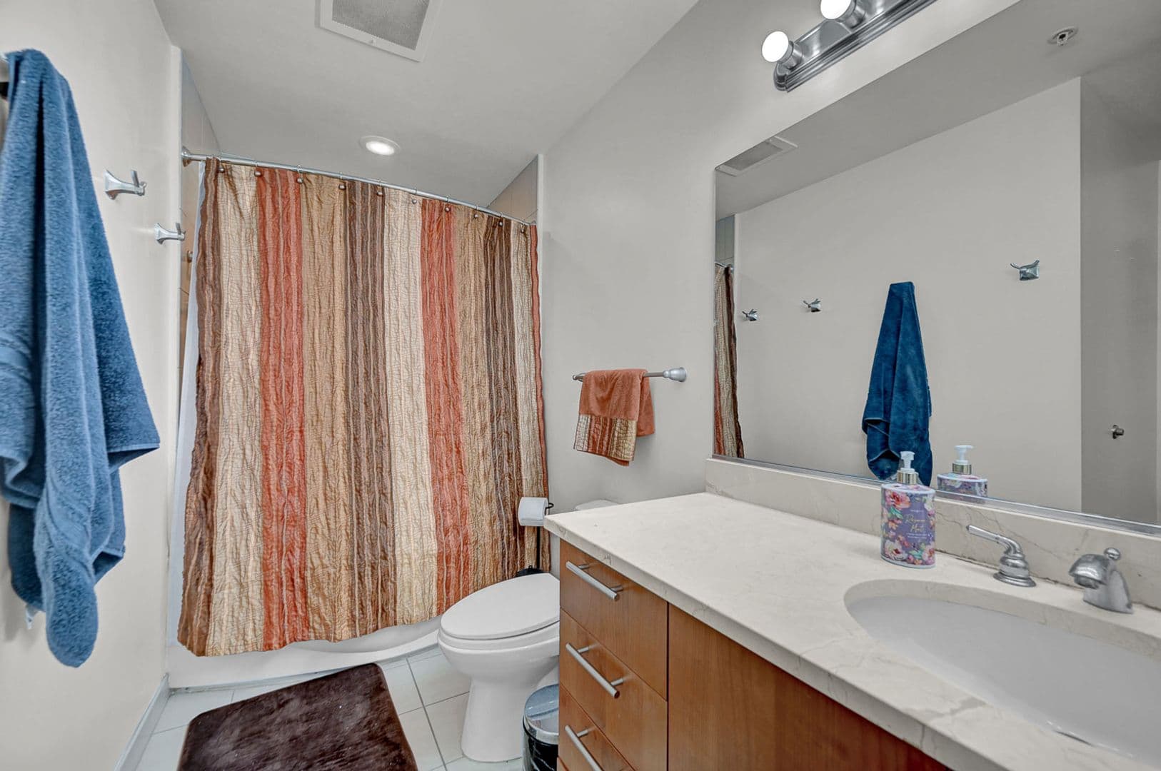 Las Vegas House: 200 W Sahara Ave. #811